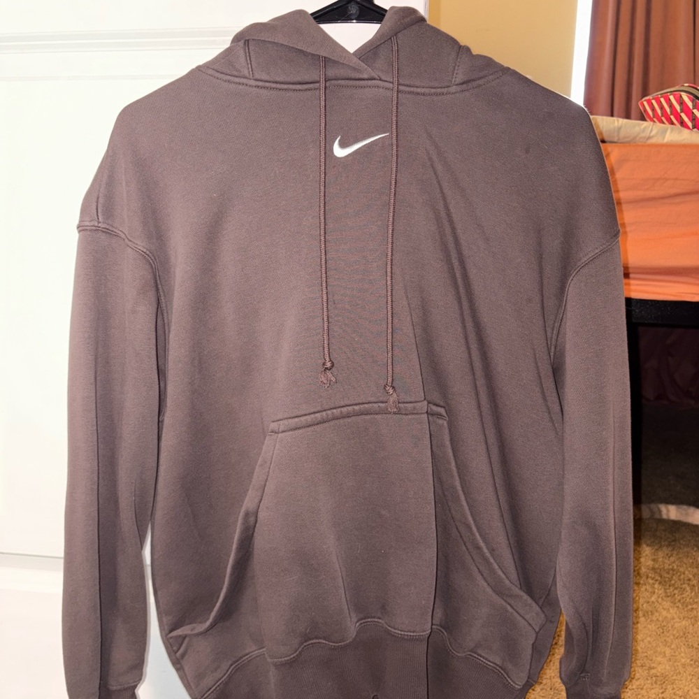 Nike Brown Hoodie Classic Athletic Style